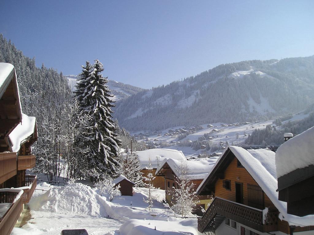 Hotel Les Combelles Chatel Exterior photo