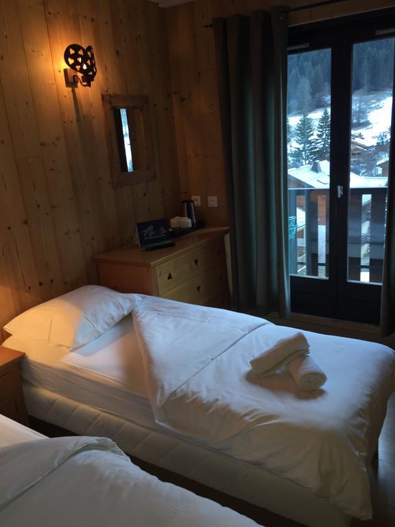 Hotel Les Combelles Chatel Exterior photo