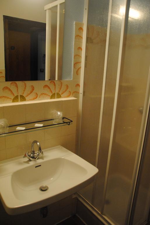 Hotel Les Combelles Chatel Room photo