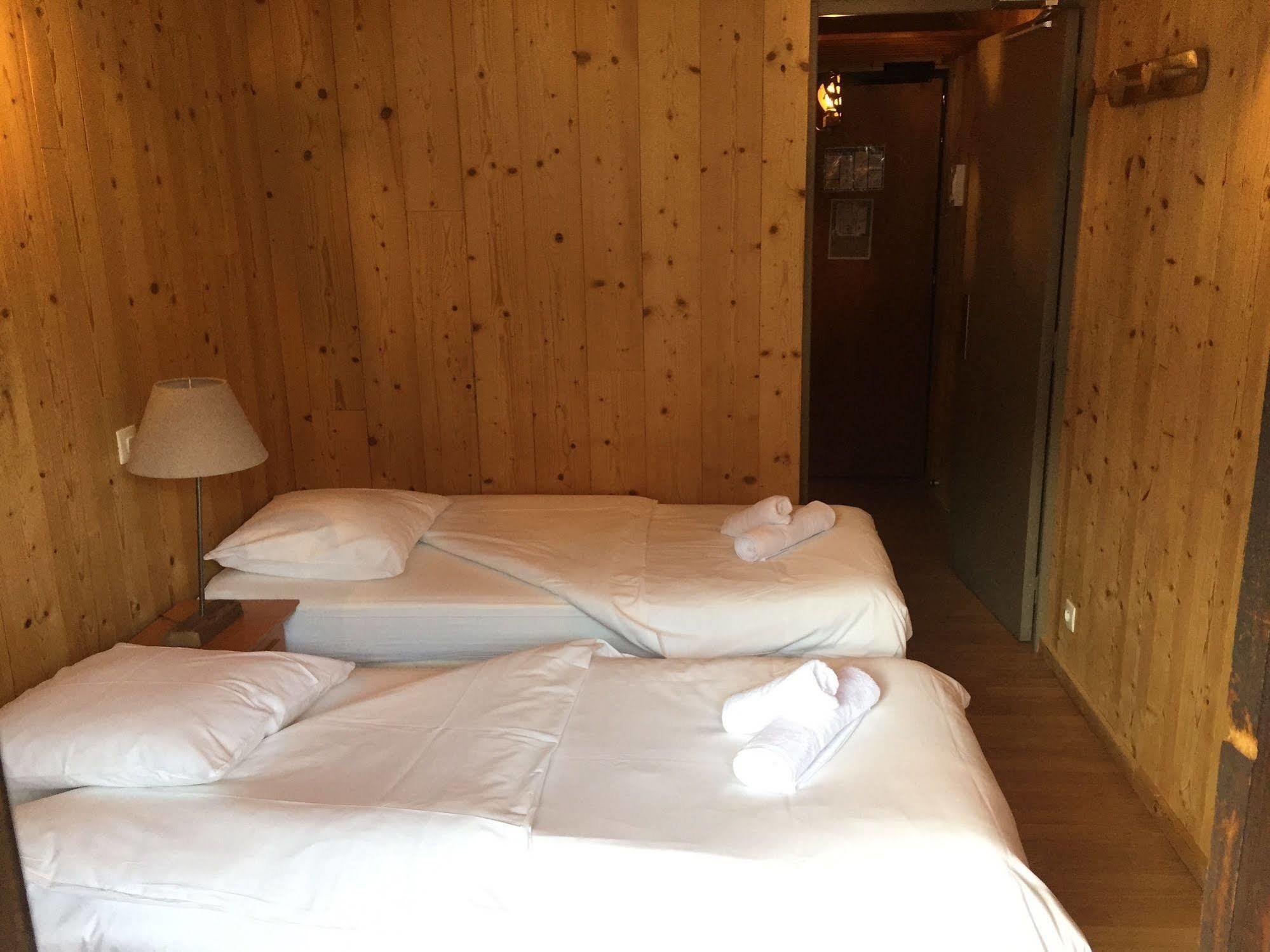 Hotel Les Combelles Chatel Exterior photo