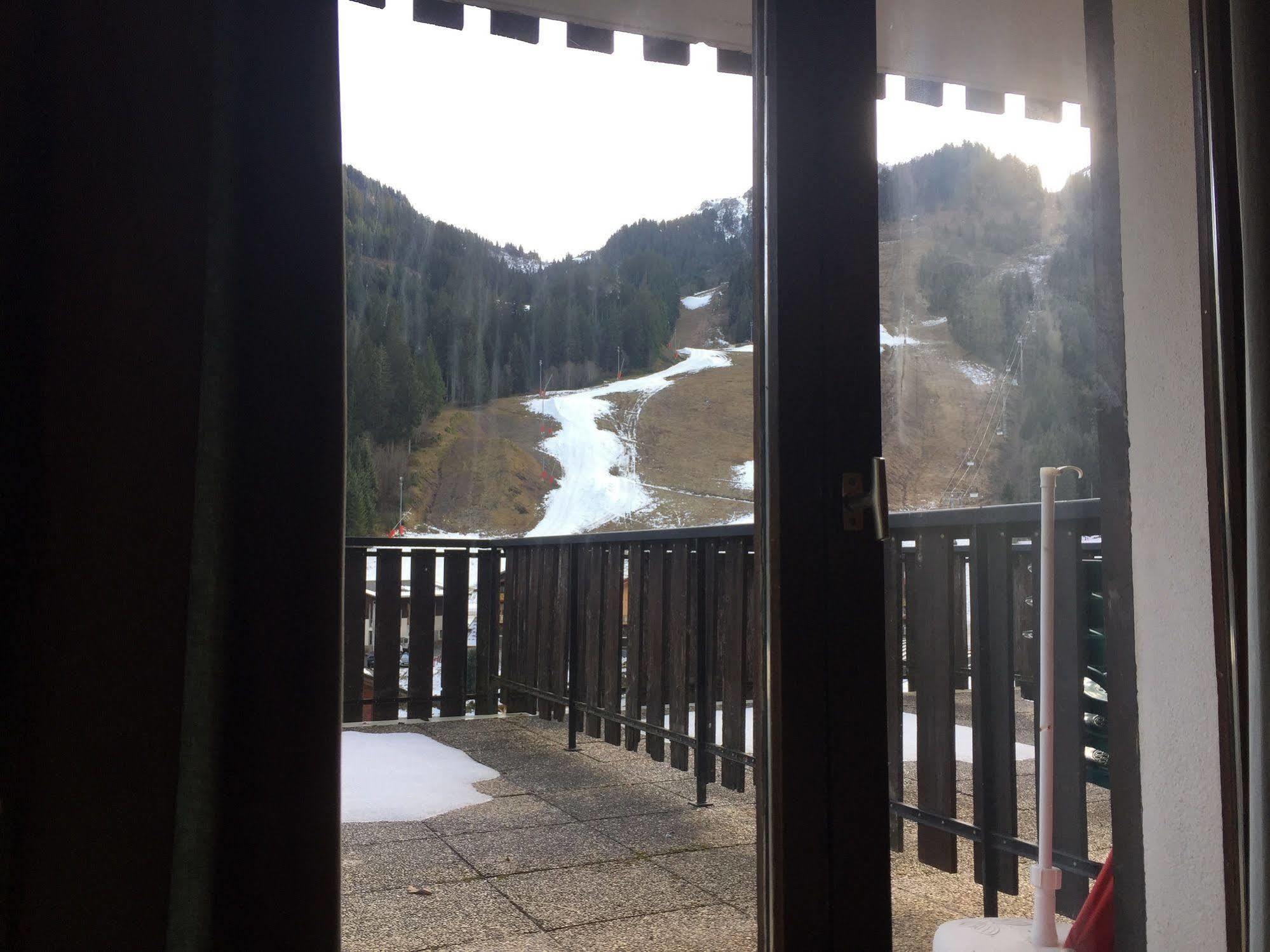 Hotel Les Combelles Chatel Exterior photo
