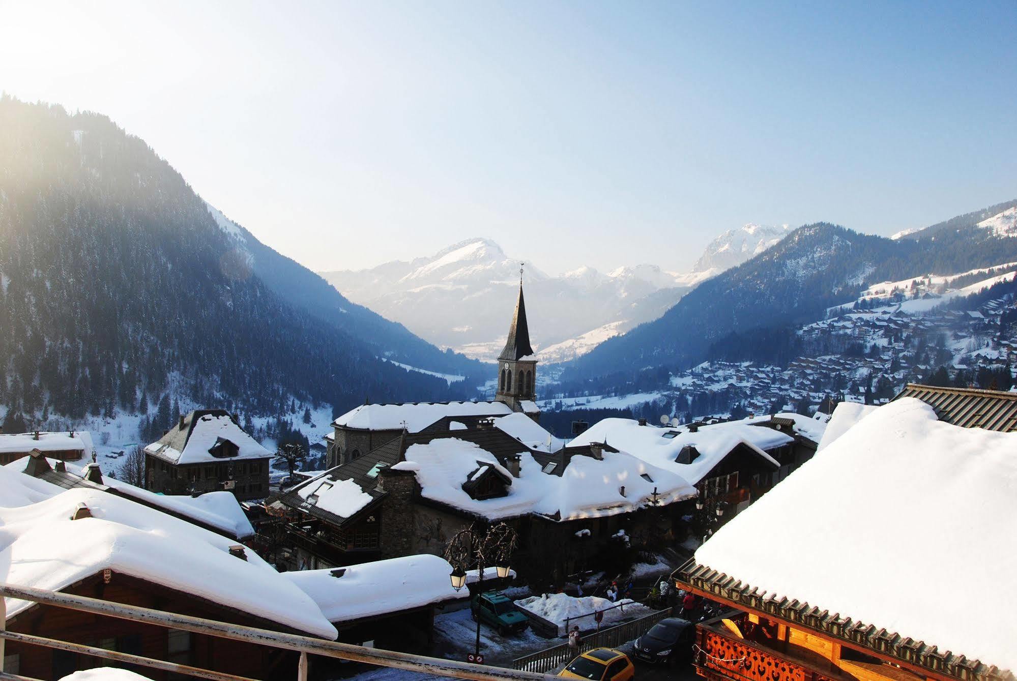 Hotel Les Combelles Chatel Exterior photo