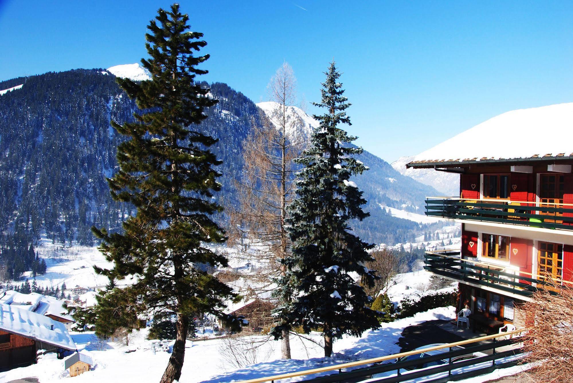 Hotel Les Combelles Chatel Exterior photo